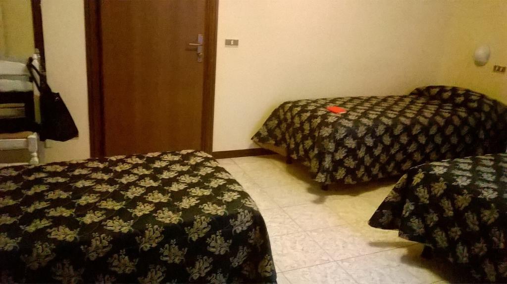 Hotel Sullivan Ponte San Marco Oda fotoğraf