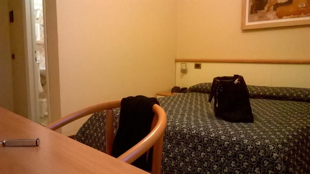 Hotel Sullivan Ponte San Marco Oda fotoğraf
